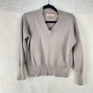 Philosophy soft beige vneck sweater, size medium